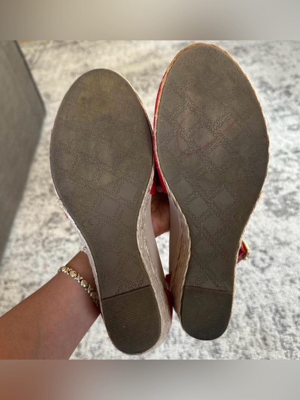 Vionic Aruba Anna Red Leather Espadrille Closed Toe Wedges Scallop Women's Sz 8 - Picture 6 of 8